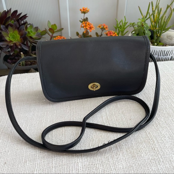 Vintage Coach Dinky black leather crossbody